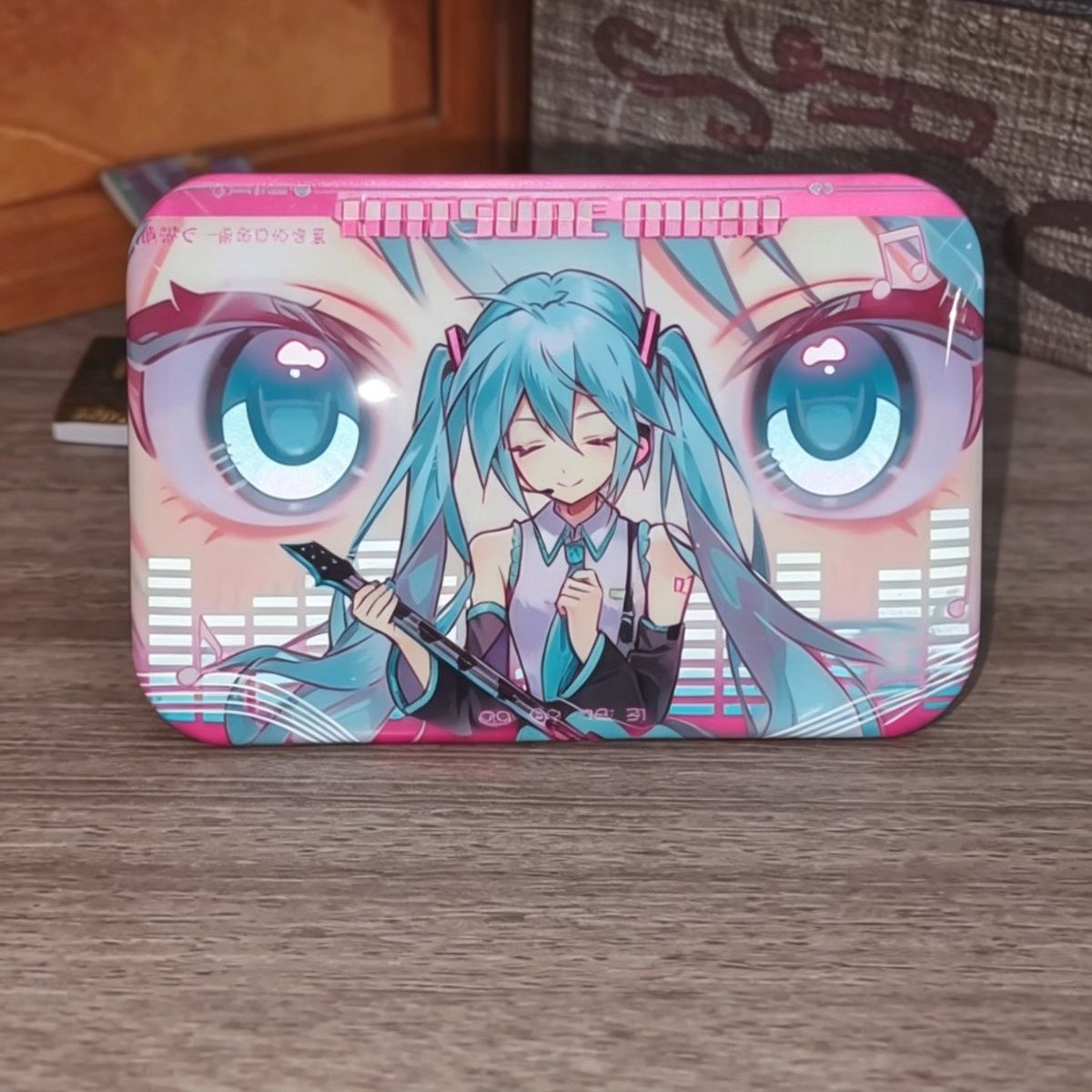 Embroidery Reddit - Fanmade Hatsune Miku Quadratisches Metall-Abzeichen Exquisites