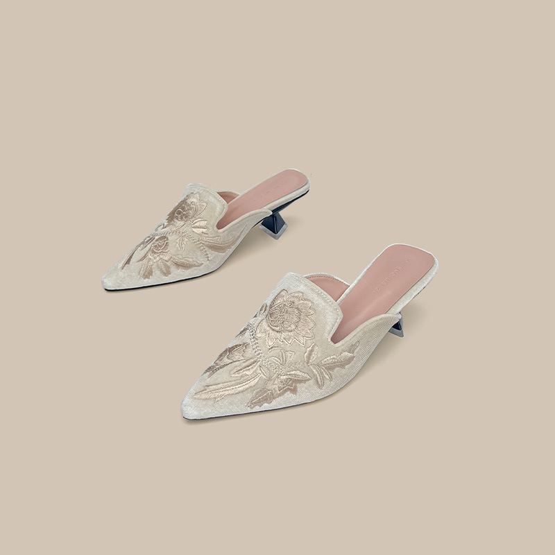 Bestickte Velours-Damenschuhe, – Embroidery Designer Bewertung und Preis