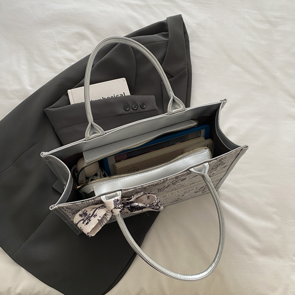 Luxuriöse Elegante Damen-Trage – Embroidery On Leather Bewertung und Preis