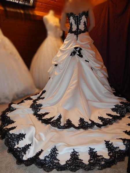 Vintage-Hochzeitskleid im Goth – Embroidery Gothic Bewertung und Preis