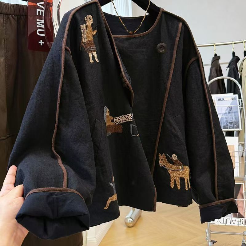 Schwer besticktes Rundhals-Kur – Embroidery A Bewertung und Preis